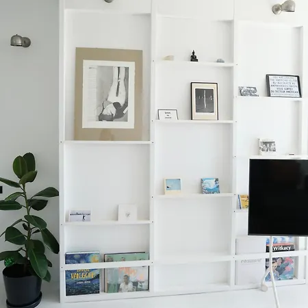 1 Bedroom Penthouse With Large Terrace In Prime Location *