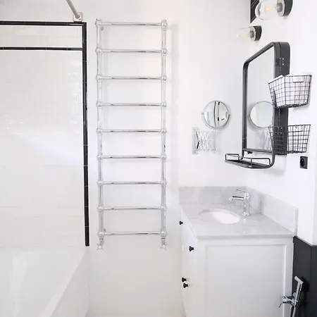 1 Bedroom Penthouse With Large Terrace In Prime Location *