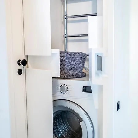 아파트 1 Bedroom Penthouse With Large Terrace In Prime Location 바르샤바